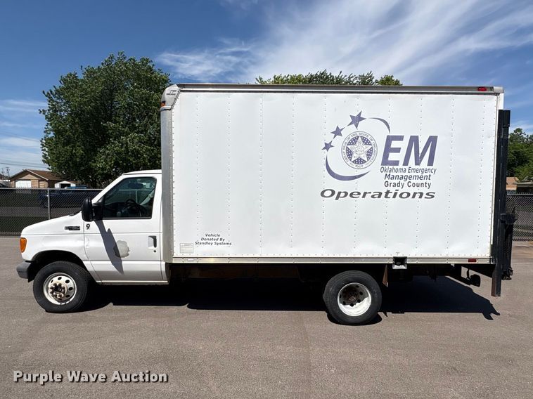image for item EW0057 2005 Ford E450 Super Duty box truck