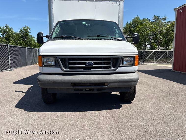 image for item EW0057 2005 Ford E450 Super Duty box truck
