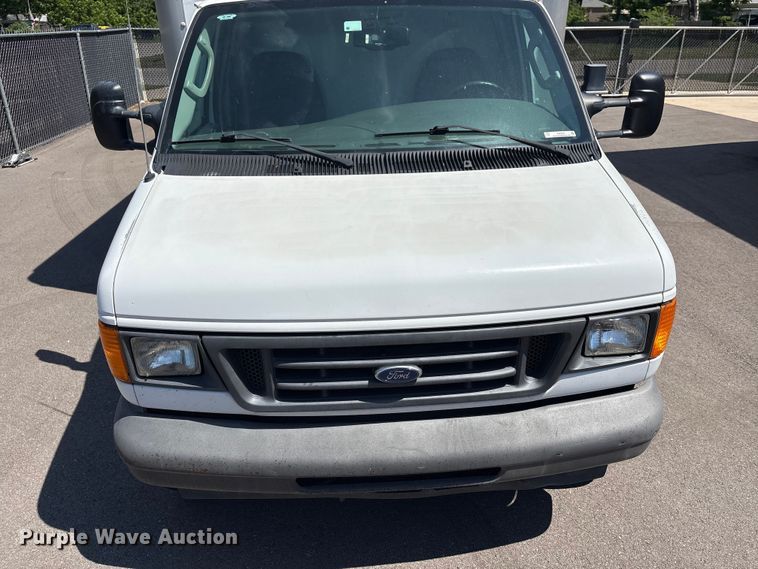 image for item EW0057 2005 Ford E450 Super Duty box truck