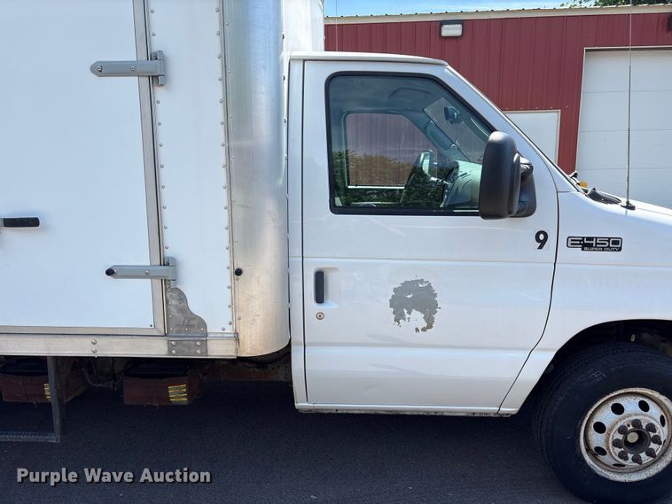 image for item EW0057 2005 Ford E450 Super Duty box truck