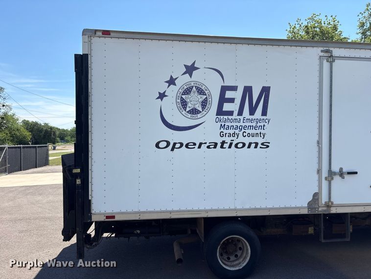 image for item EW0057 2005 Ford E450 Super Duty box truck