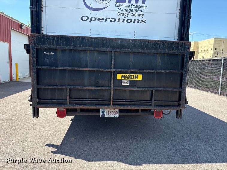 image for item EW0057 2005 Ford E450 Super Duty box truck