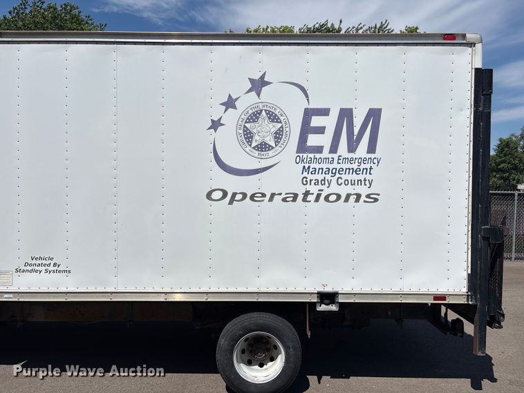 image for item EW0057 2005 Ford E450 Super Duty box truck