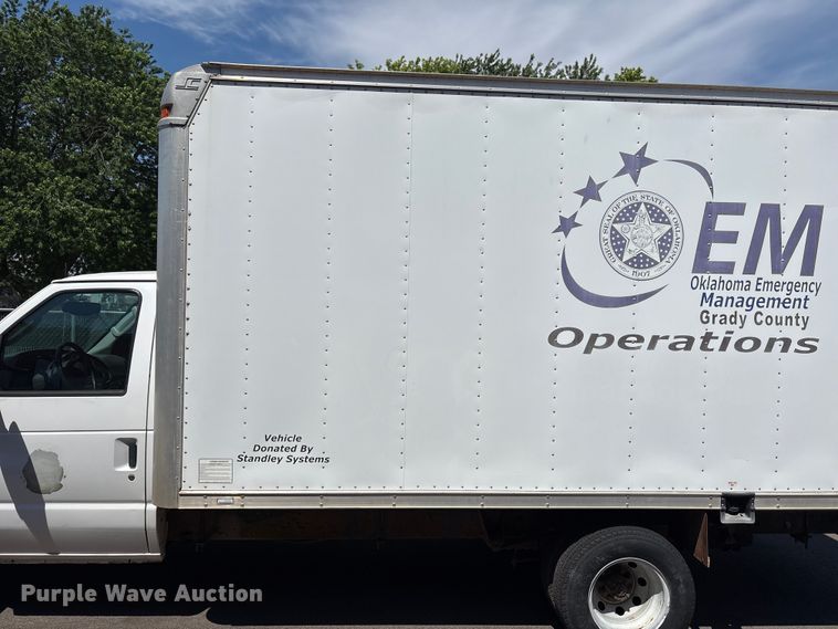 image for item EW0057 2005 Ford E450 Super Duty box truck