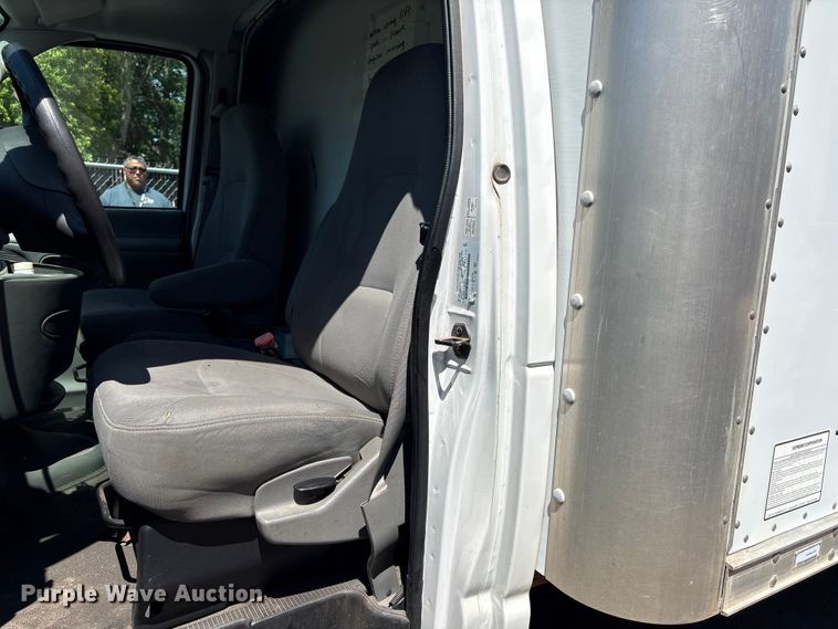 image for item EW0057 2005 Ford E450 Super Duty box truck
