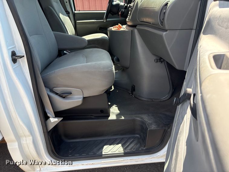 image for item EW0057 2005 Ford E450 Super Duty box truck