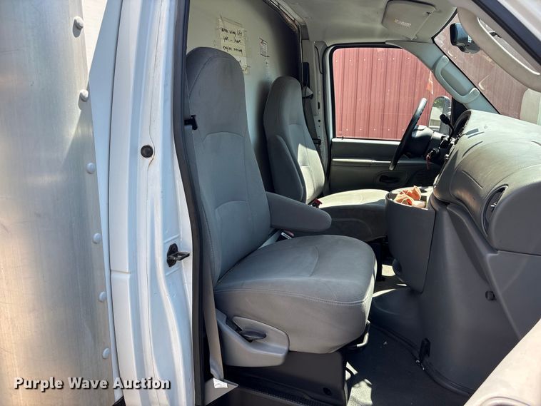 image for item EW0057 2005 Ford E450 Super Duty box truck