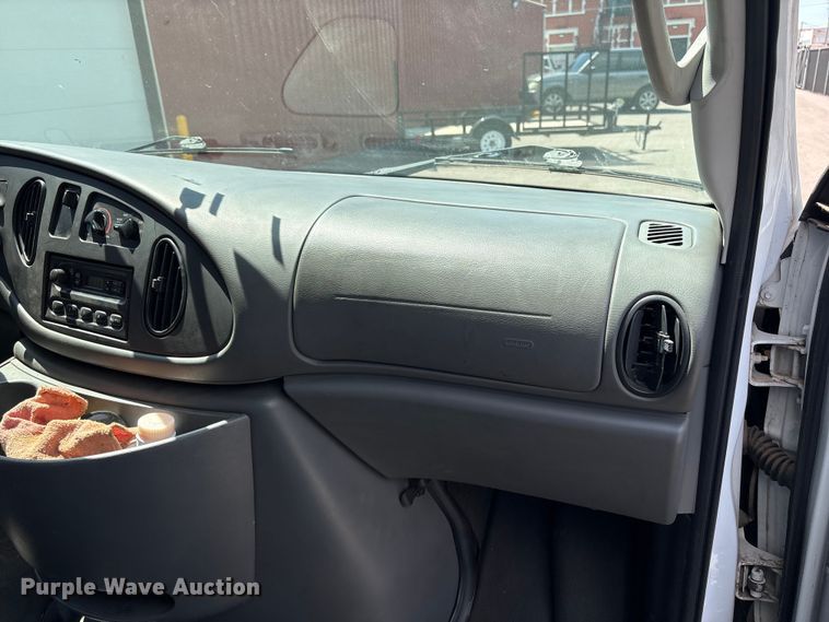 image for item EW0057 2005 Ford E450 Super Duty box truck
