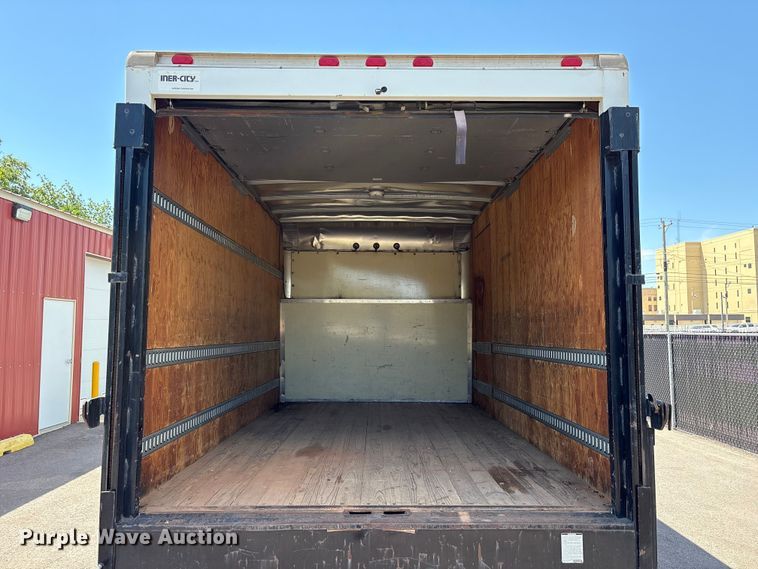 image for item EW0057 2005 Ford E450 Super Duty box truck