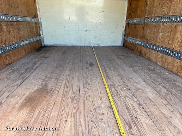 image for item EW0057 2005 Ford E450 Super Duty box truck