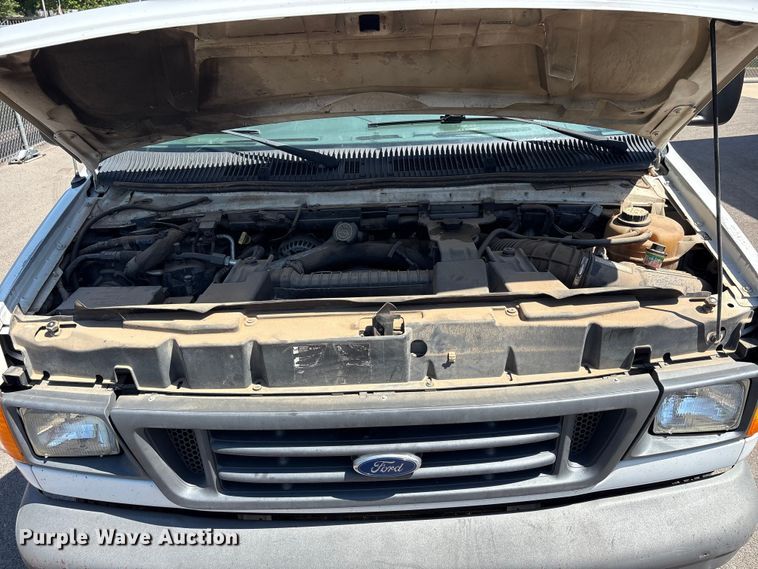 image for item EW0057 2005 Ford E450 Super Duty box truck