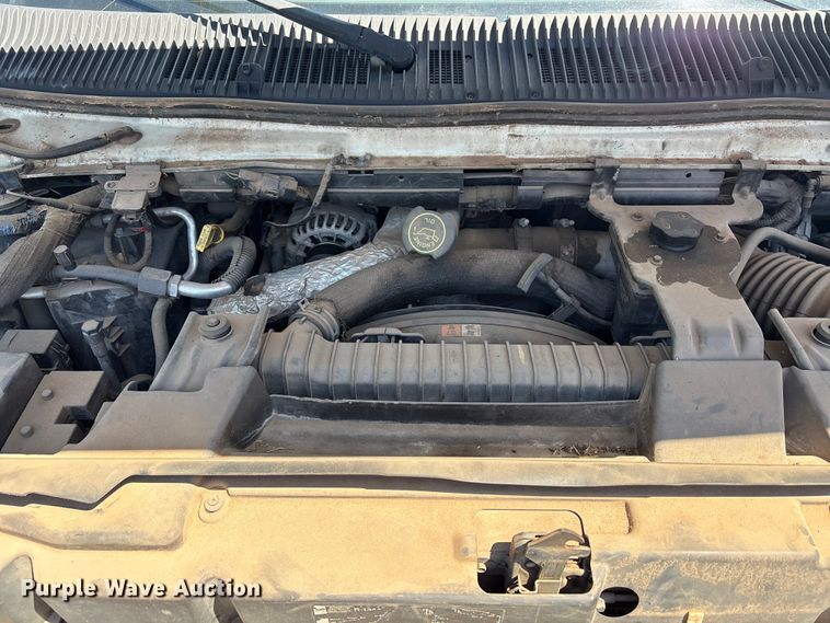 image for item EW0057 2005 Ford E450 Super Duty box truck