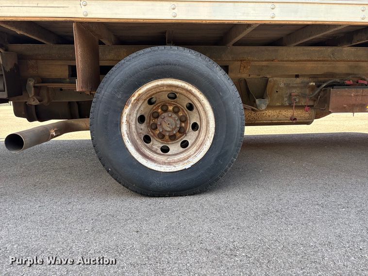 image for item EW0057 2005 Ford E450 Super Duty box truck