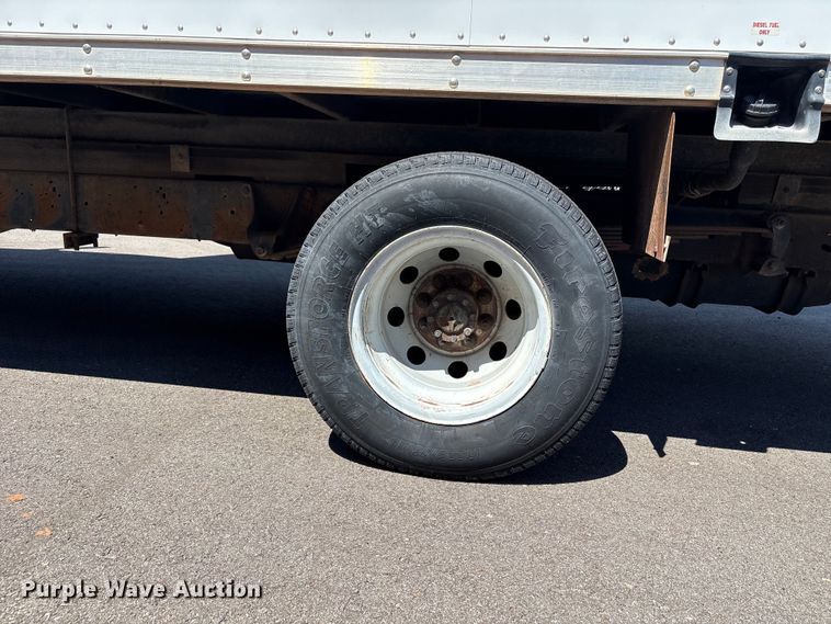 image for item EW0057 2005 Ford E450 Super Duty box truck
