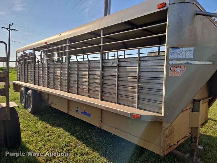 image for item EW0155 2002 Gooseneck livestock trailer