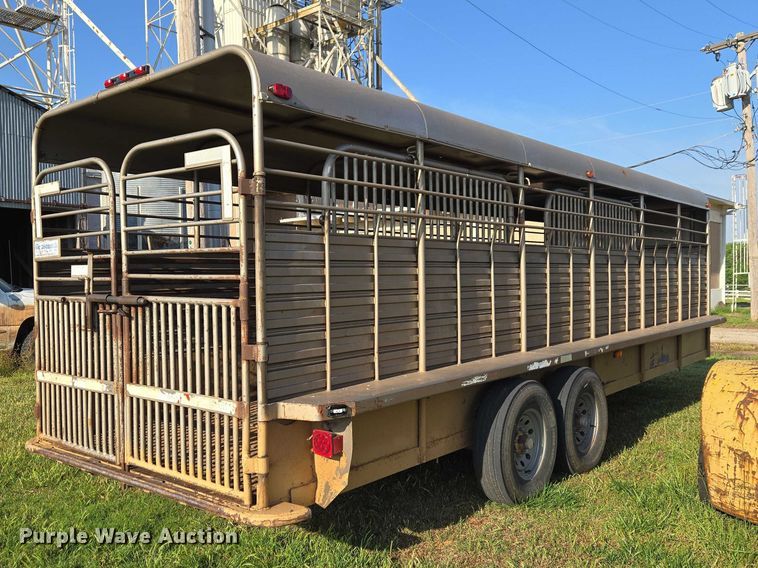 image for item EW0155 2002 Gooseneck livestock trailer
