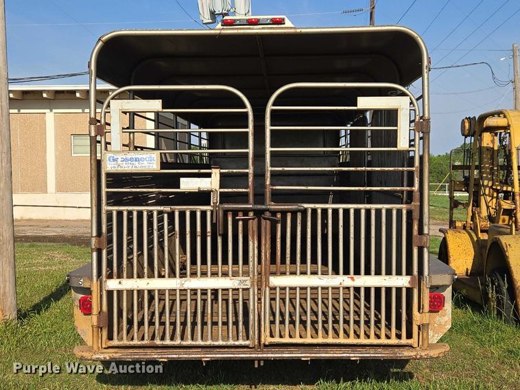 image for item EW0155 2002 Gooseneck livestock trailer