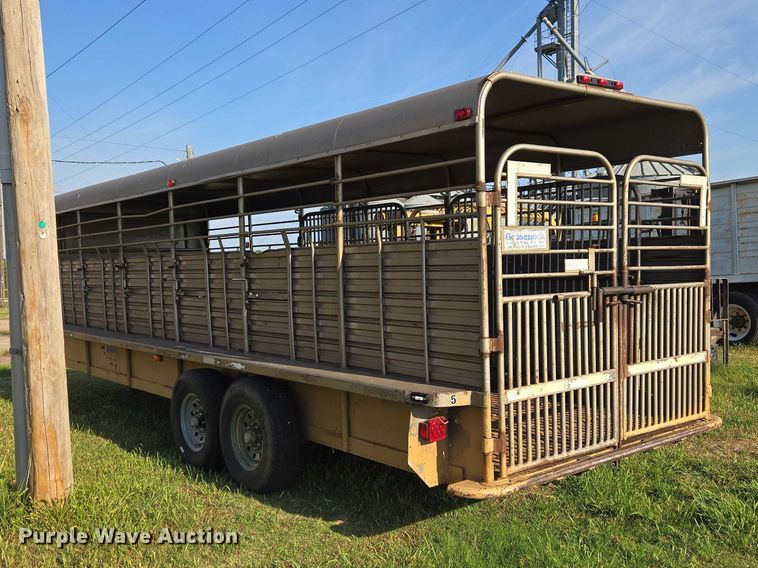 image for item EW0155 2002 Gooseneck livestock trailer