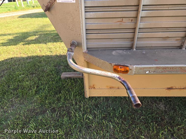 image for item EW0155 2002 Gooseneck livestock trailer