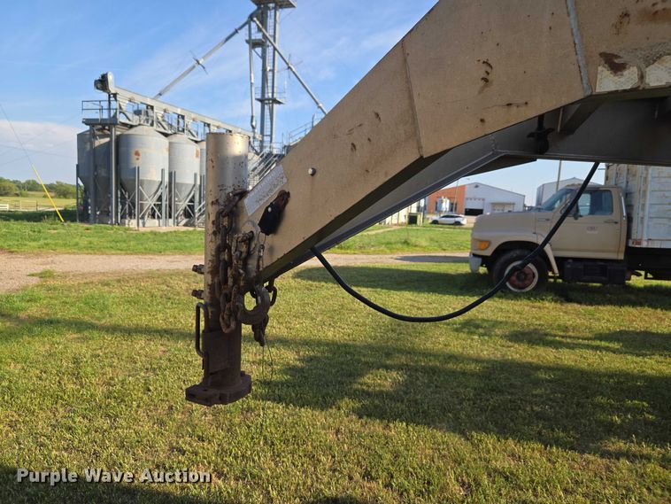 image for item EW0155 2002 Gooseneck livestock trailer
