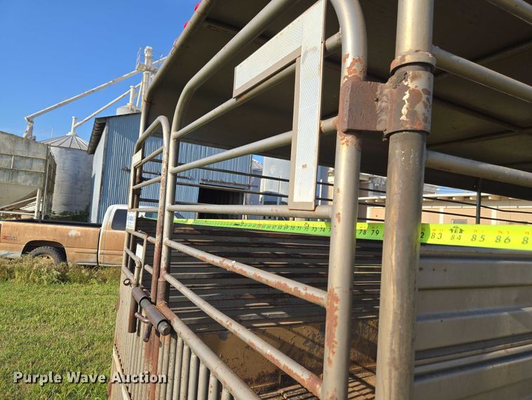image for item EW0155 2002 Gooseneck livestock trailer