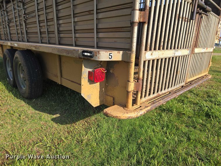 image for item EW0155 2002 Gooseneck livestock trailer