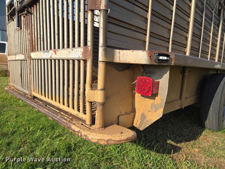 image for item EW0155 2002 Gooseneck livestock trailer