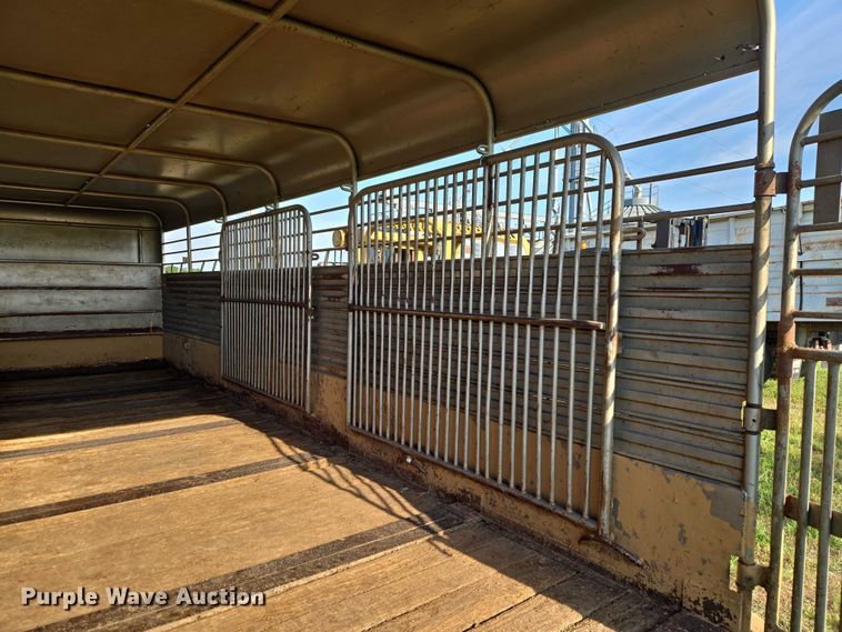 image for item EW0155 2002 Gooseneck livestock trailer