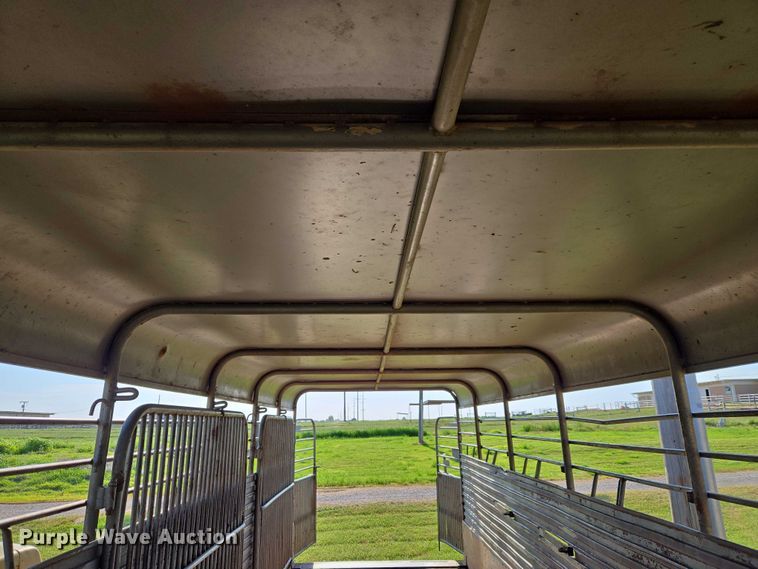 image for item EW0155 2002 Gooseneck livestock trailer