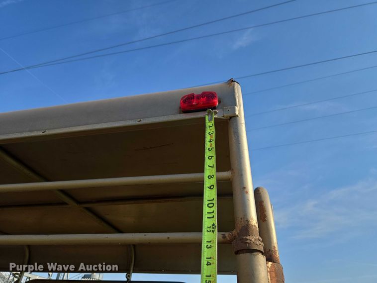 image for item EW0155 2002 Gooseneck livestock trailer