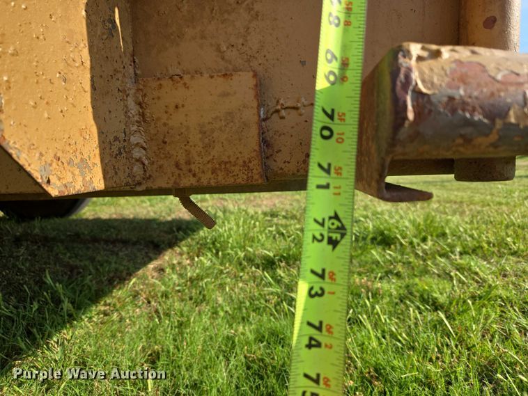 image for item EW0155 2002 Gooseneck livestock trailer