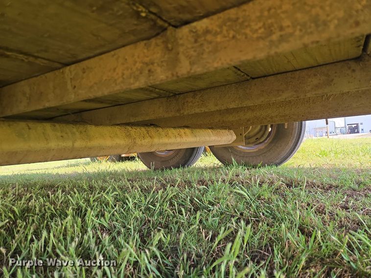 image for item EW0155 2002 Gooseneck livestock trailer