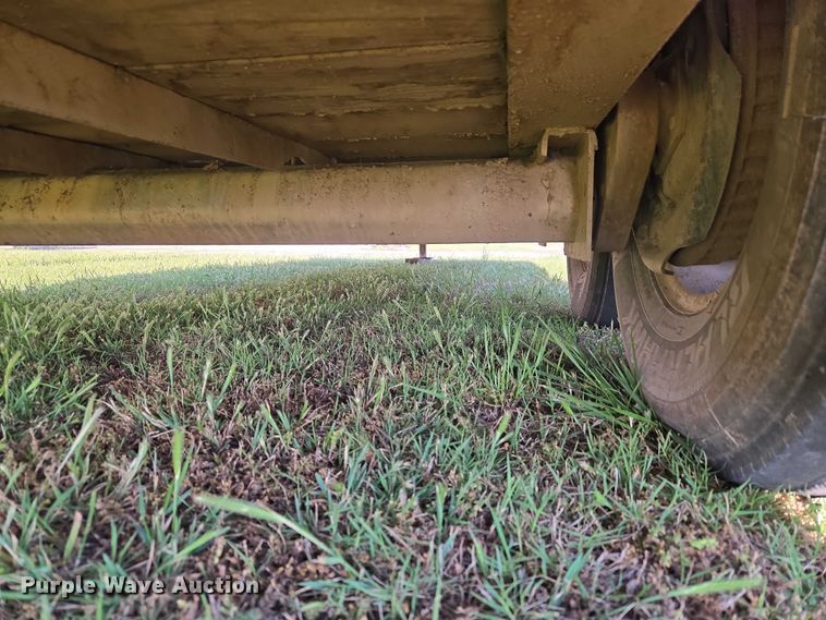 image for item EW0155 2002 Gooseneck livestock trailer