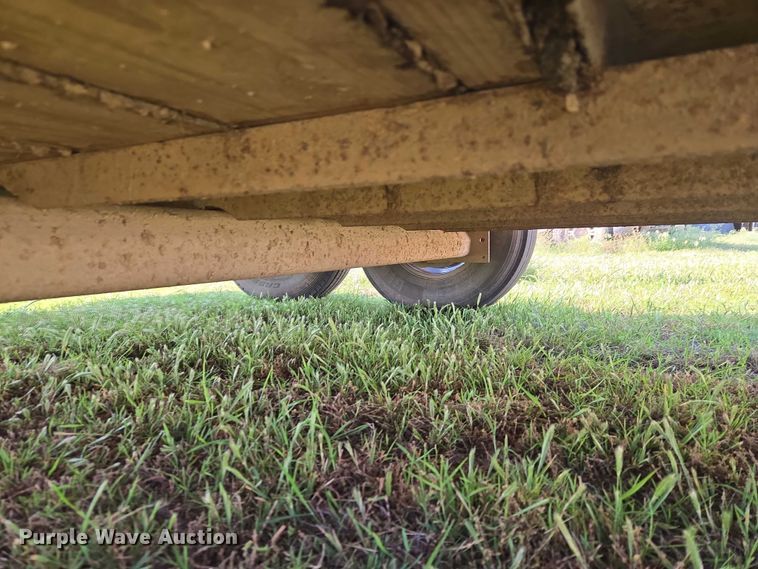 image for item EW0155 2002 Gooseneck livestock trailer