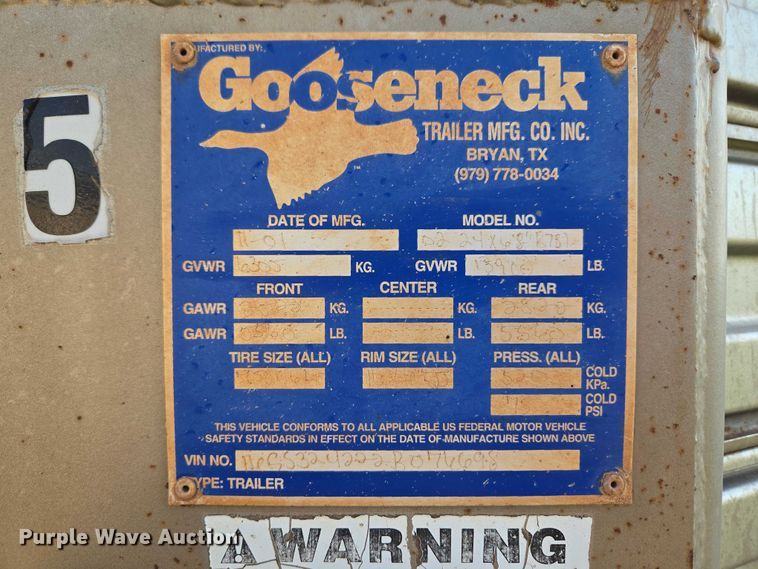 image for item EW0155 2002 Gooseneck livestock trailer