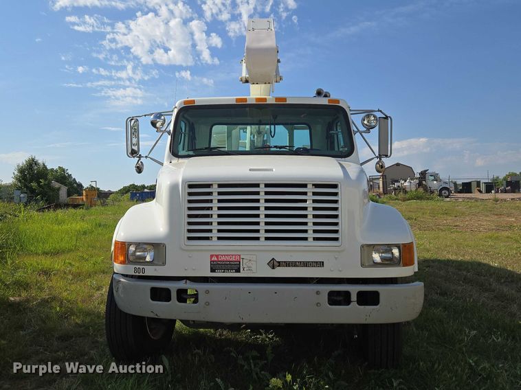 image for item EW0156 2001 International 4700 bucket truck