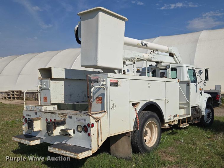 image for item EW0156 2001 International 4700 bucket truck