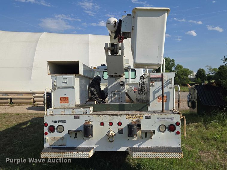 image for item EW0156 2001 International 4700 bucket truck