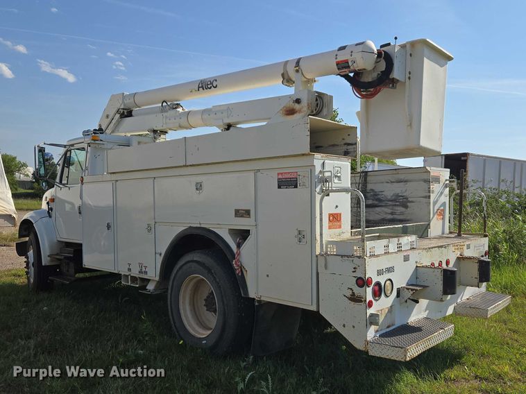 image for item EW0156 2001 International 4700 bucket truck