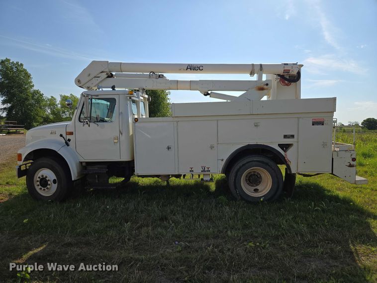 image for item EW0156 2001 International 4700 bucket truck