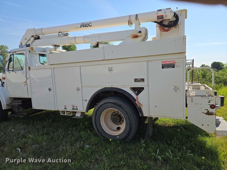 image for item EW0156 2001 International 4700 bucket truck