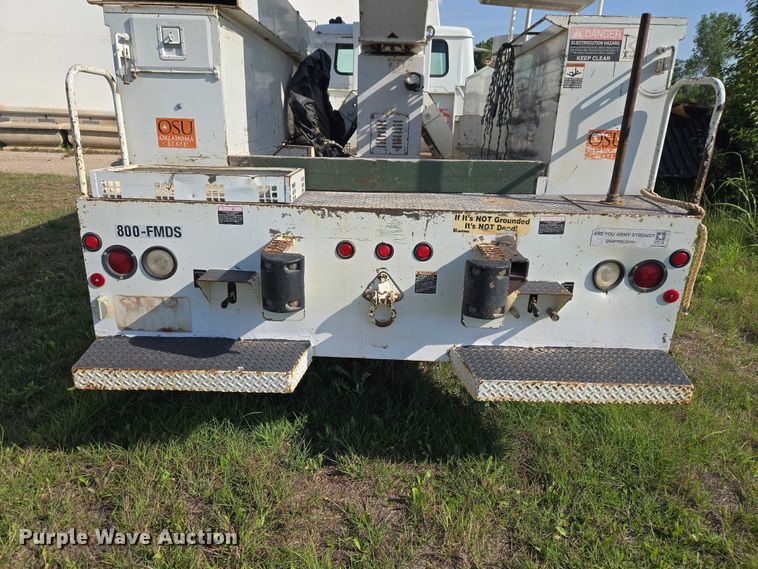 image for item EW0156 2001 International 4700 bucket truck