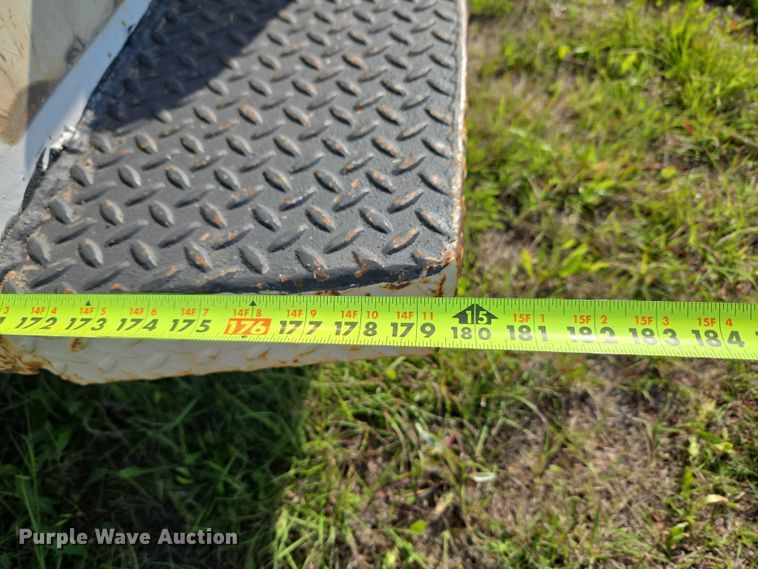 image for item EW0156 2001 International 4700 bucket truck