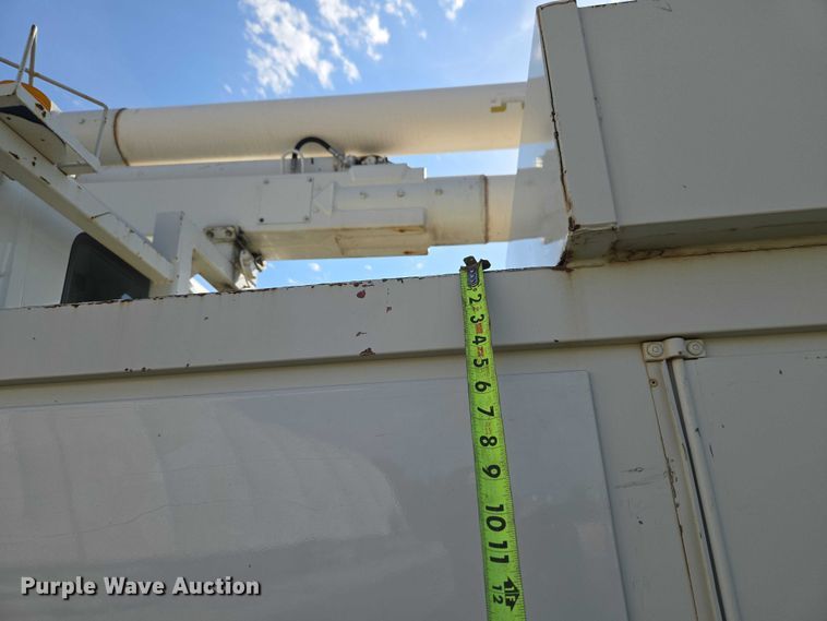 image for item EW0156 2001 International 4700 bucket truck