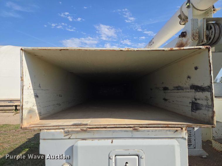 image for item EW0156 2001 International 4700 bucket truck
