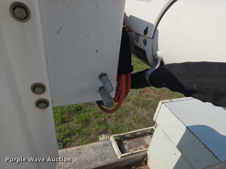 image for item EW0156 2001 International 4700 bucket truck