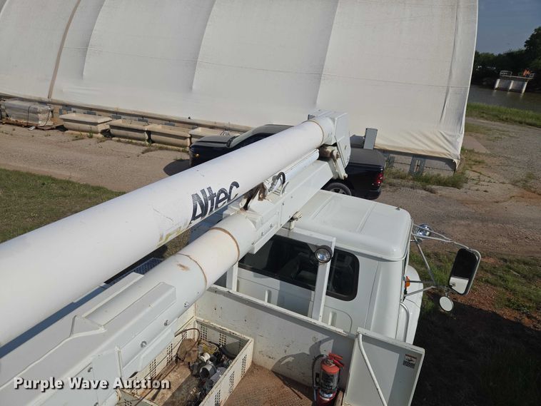 image for item EW0156 2001 International 4700 bucket truck