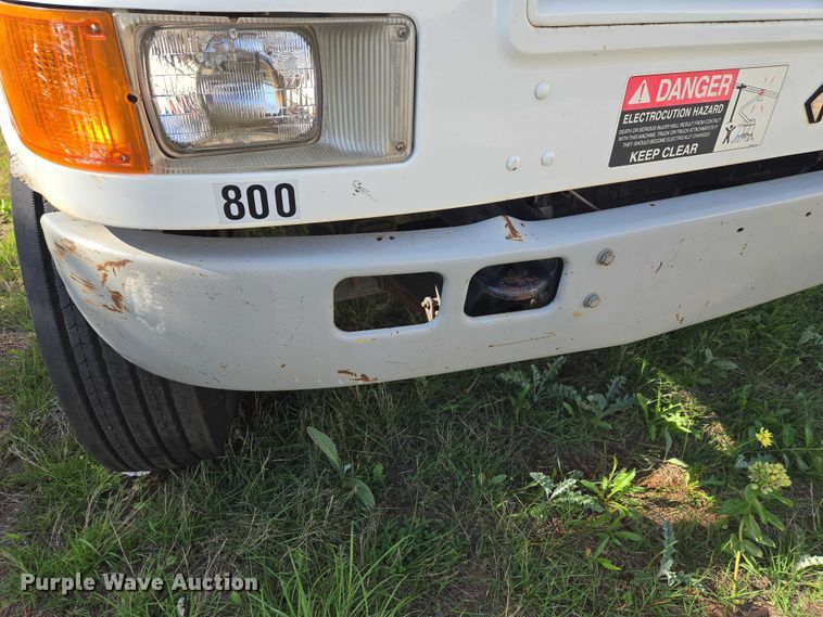 image for item EW0156 2001 International 4700 bucket truck