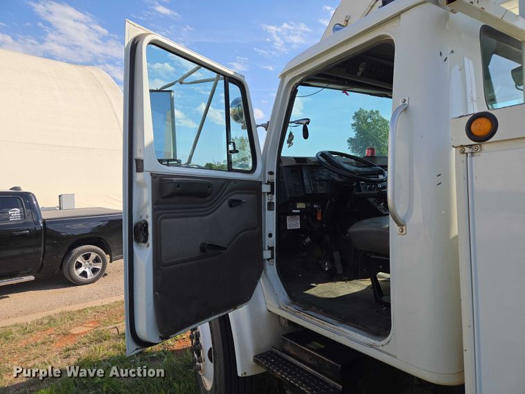image for item EW0156 2001 International 4700 bucket truck