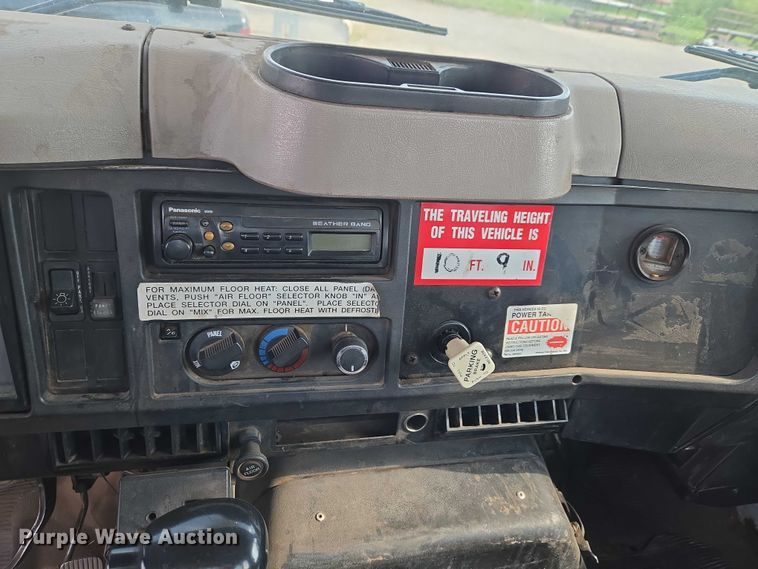 image for item EW0156 2001 International 4700 bucket truck